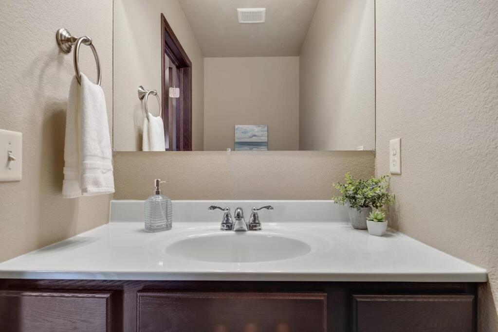Large Home In The Most Convenient Location Rapid City Luaran gambar